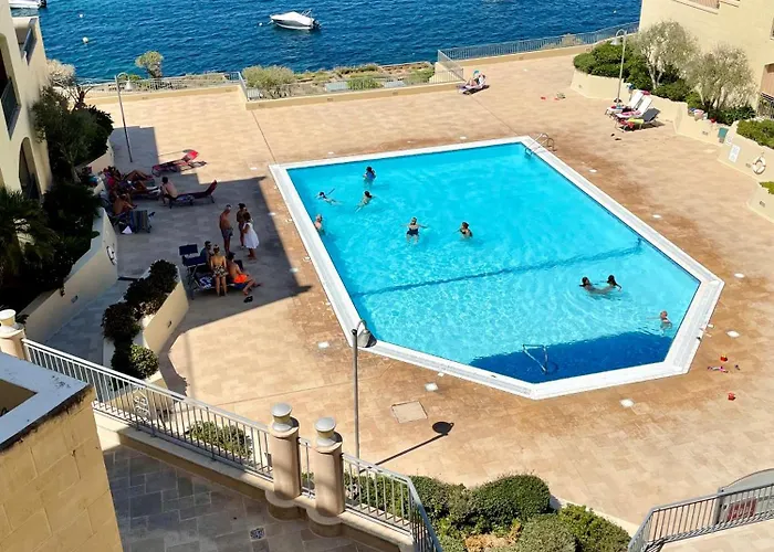 Spacious Luxurious Apartment With Seaview