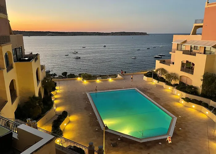 Spacious Luxurious Apartment With Seaview