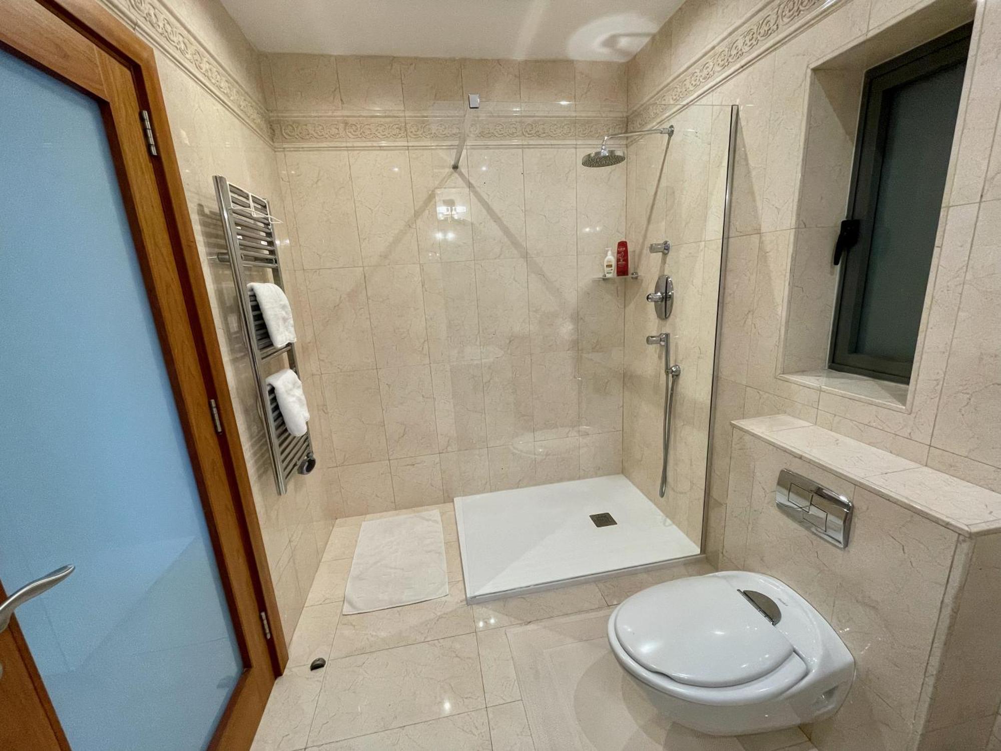 Spacious Luxurious With Seaview Apartment *