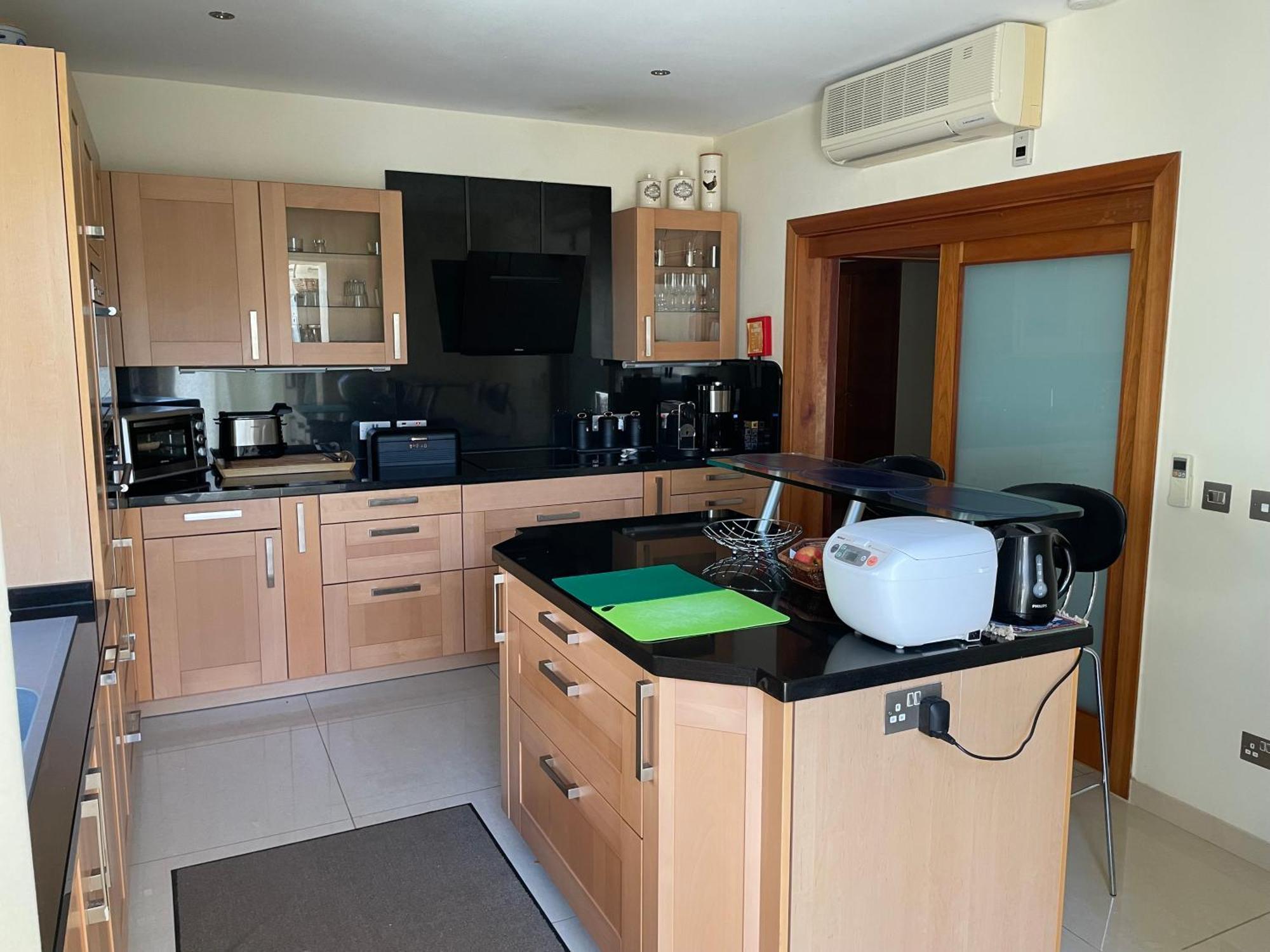 Spacious Luxurious With Seaview Apartment