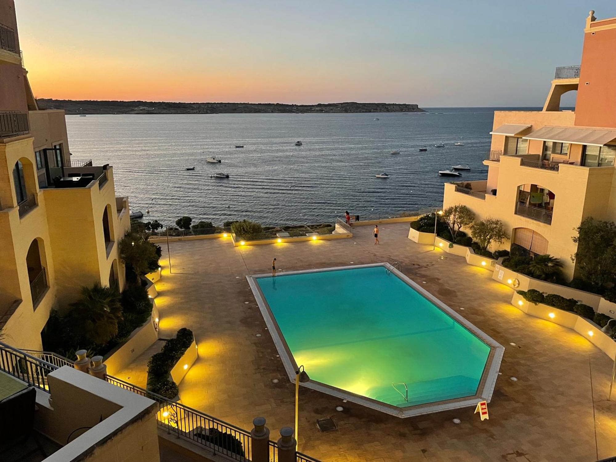 Spacious Luxurious With Seaview Apartment *